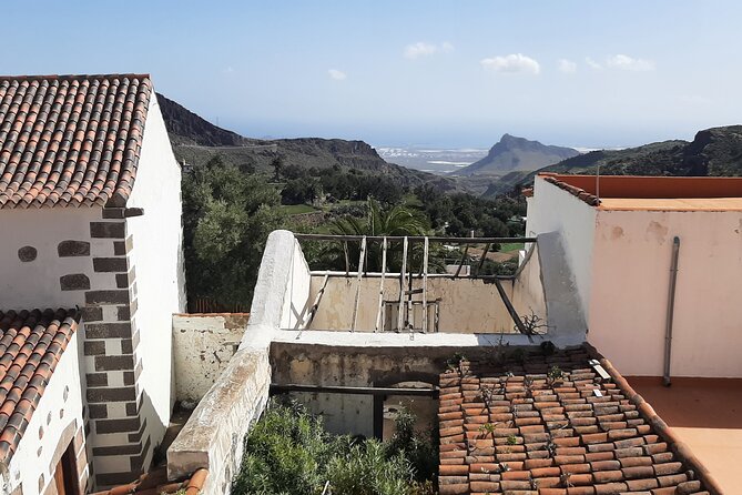 Barranco de las Vacas, caves & village by Sky Rebels local guides - Tobas de Colores Del Barranco de las Vacas: the quick photo stop with real meaning