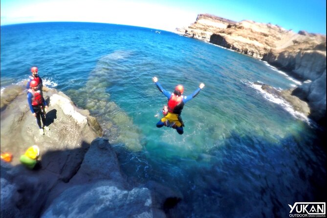 Coastering in Gran Canaria (Aquatic Route in the ocean cliffs) - Group size, guide attention, and the English setup