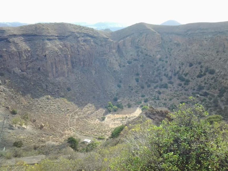 From Palmas: Pico de las Nieves & Roque Nublo Full-Day Trip - Cross of Tejeda: snack break with serious scenery