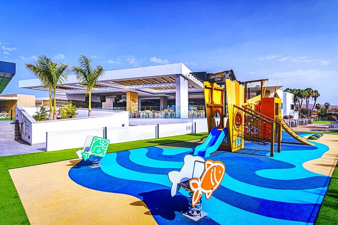 Full Day Ticket at Perchel Beach Club with Lunch - Snacks and welcome drink: what you get right on arrival