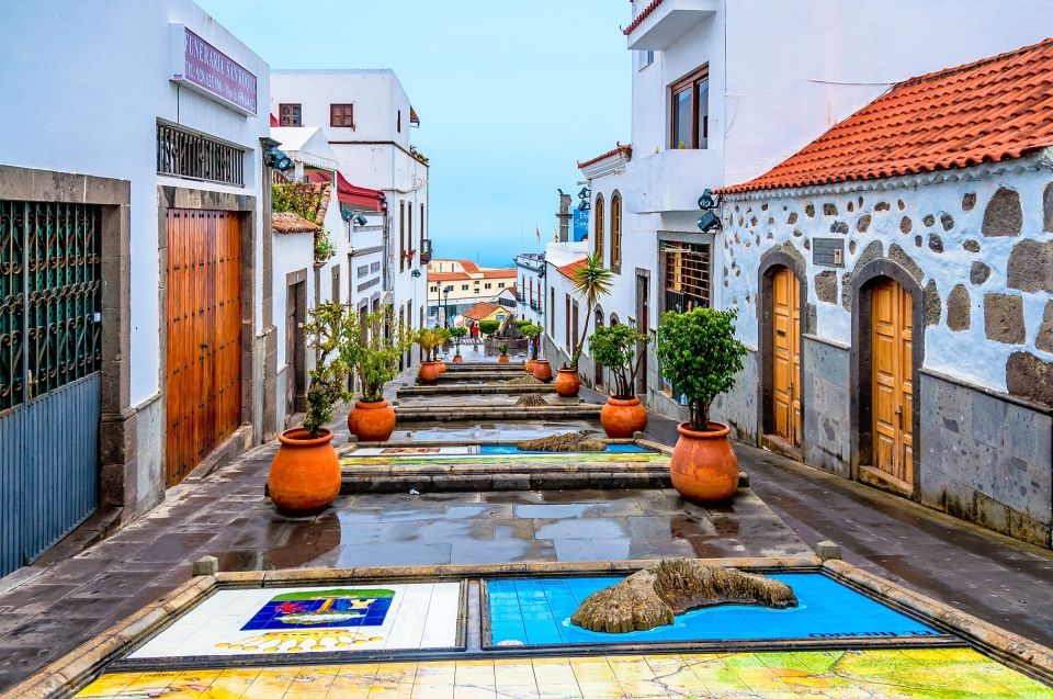 Gran Canaria: Full-Day VIP Tour by Bus - Pickup and getting to the right meeting point