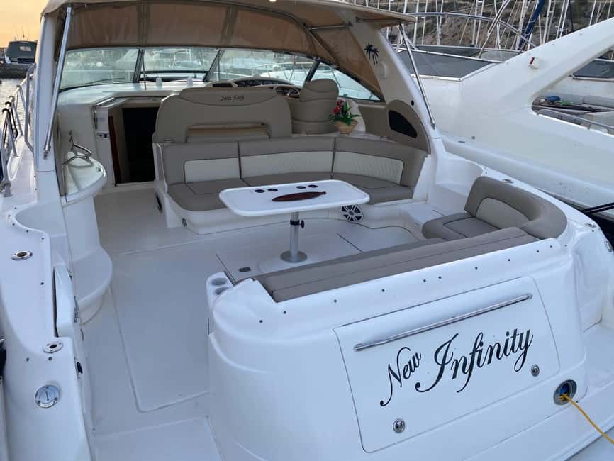 Gran Canaria: Shared yacht excursion with beverages, lunch and snorkeling - On Board: Cava Welcome and a Real Open Bar