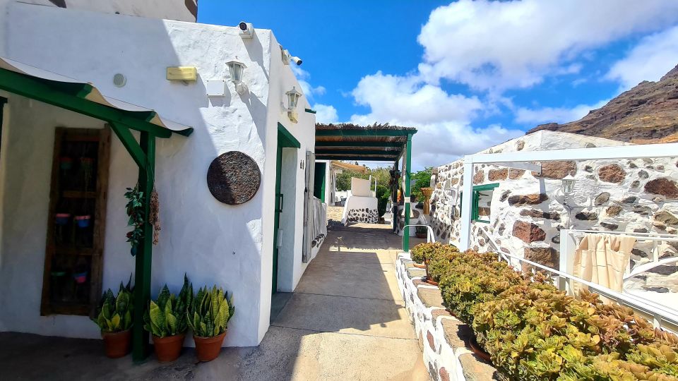 Gran Canaria: tasting wine & local cheese - Los Pasitos, 2 meeting point and the short scenic approach