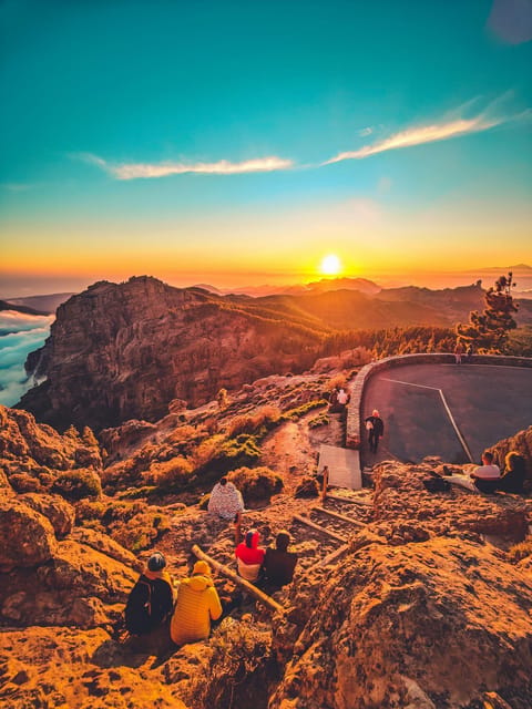 Gran Canaria: Volcano Sunset Tour and Local Food Tasting - Mirador de Tejeda and Cruz de Tejeda market: food, snacks, and local products