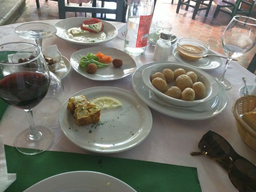 Las Palmas: Private Old City Guided Walking Tour with Tapas - Price and value: what $54 includes in real terms