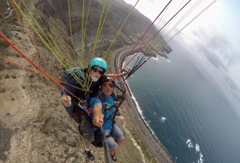 Las Palmas: tandem paragliding flights for everyone - The 1.5-hour experience: transfer, flight, and landing without chaos