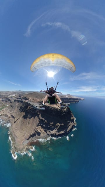 Las Palmas: tandem paragliding flights for everyone - The flight itself: 20 minutes over Las Canteras, from 200–500 meters