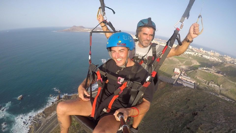 Las Palmas: tandem paragliding flights for everyone - Guides and vibe: professional, calm instruction from the start
