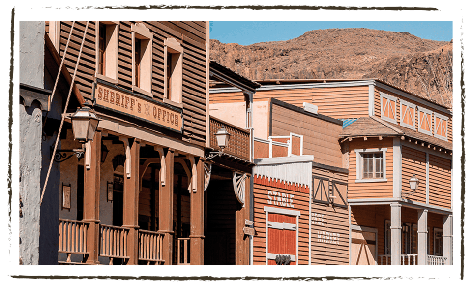 Maspalomas: Tickets to Sioux City Park - Exploring the Real Buildings: Why Walking Adds to the Show