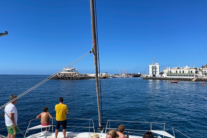 Morning cruise - Cruising west from Puerto Rico: coast views and the onboard story