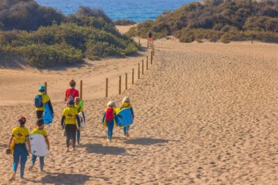 Playa del Inglés Maspalomas: High Quality Surf Classes - Meeting Surf Canaries Surf School and getting sorted fast