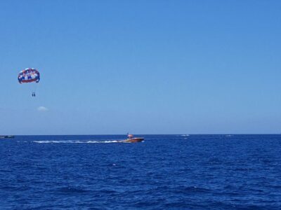 Puerto Rico de Gran Canaria : Parasailing - Entering The Pier: where you meet and how not to waste time