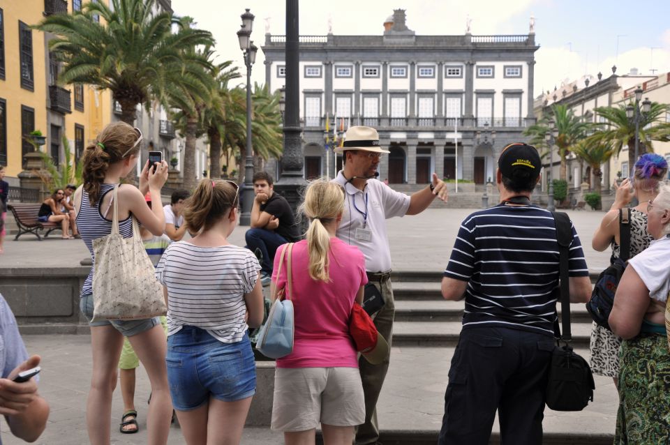 Walking tour Vegueta Old Town Las Palmas ( only in english) - Cathedral of Santa Ana and Plaza del Pilar Nuevo: where the stories have a place to land
