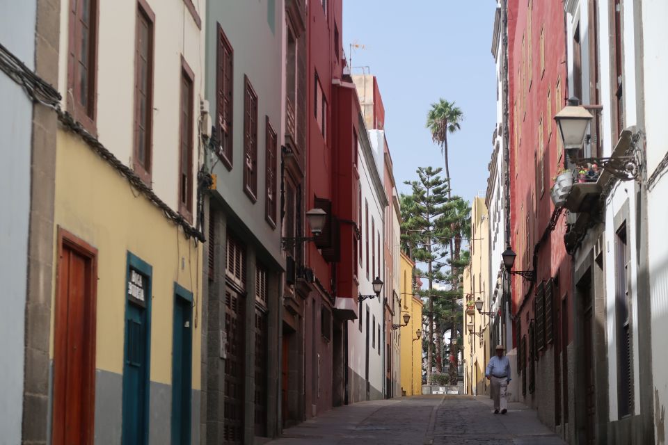 Walking tour Vegueta Old Town Las Palmas ( only in english) - Noble balconies and Plaza de San Antonio Abad: traditional houses in motion